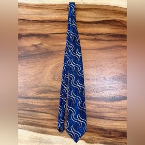Elegant Blue and White Men's Tie